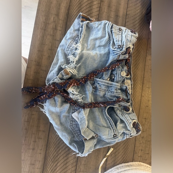 We the Free/free people Jean shorts with cute band around it - Picture 1 of 4
